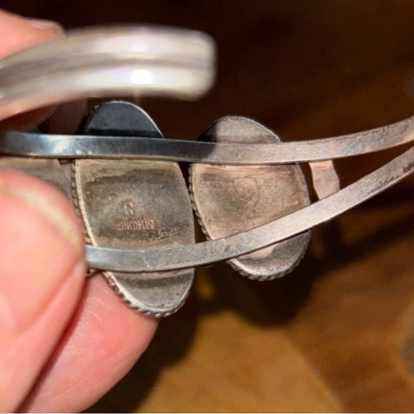 Elegant Silver and Black Stone Bracelet - Picture 4 of 9